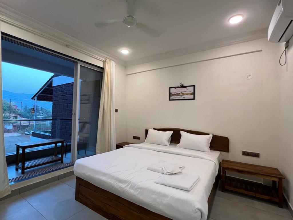 Coastal Bay Beach Resort Harnai Exterior foto