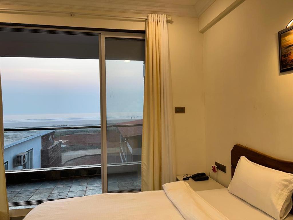 Coastal Bay Beach Resort Harnai Exterior foto