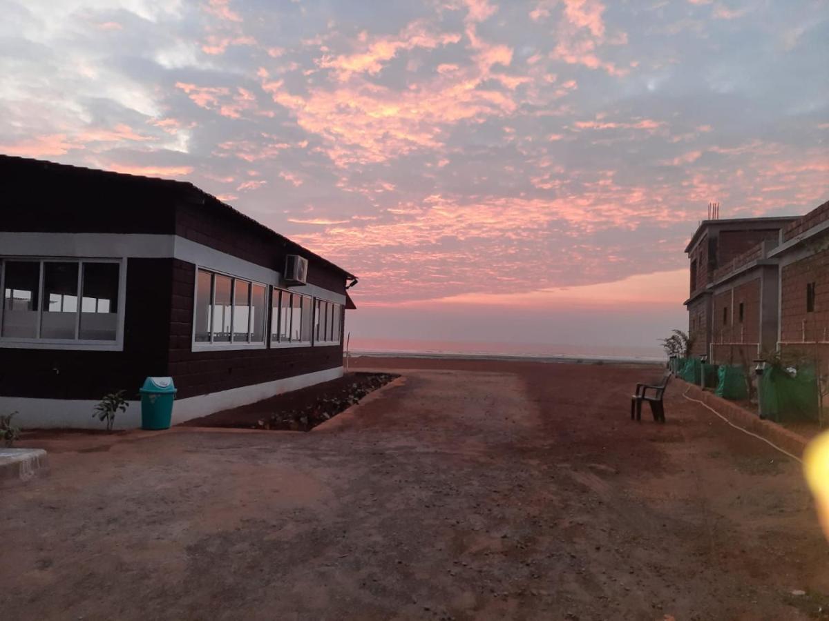 Coastal Bay Beach Resort Harnai Exterior foto